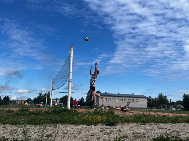 8 июля на стадионе МАУ ФСК п. Батецкий состоялся турнир по пляжному волейболу 