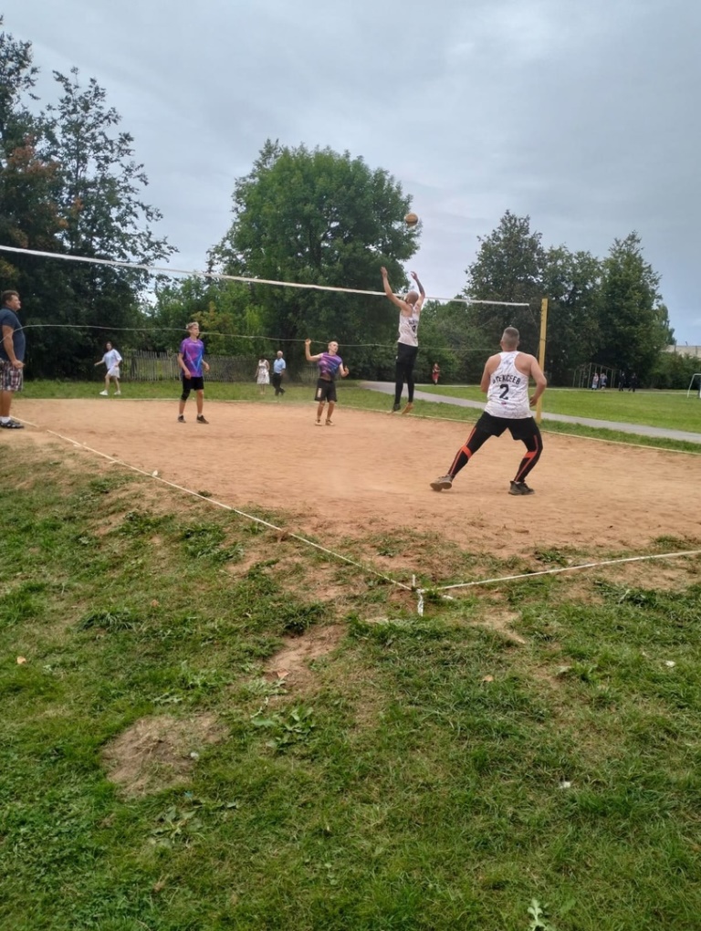 12 августа в п. Шимск в честь празднования дня посёлка состоялся турнир по пляжному волейболу