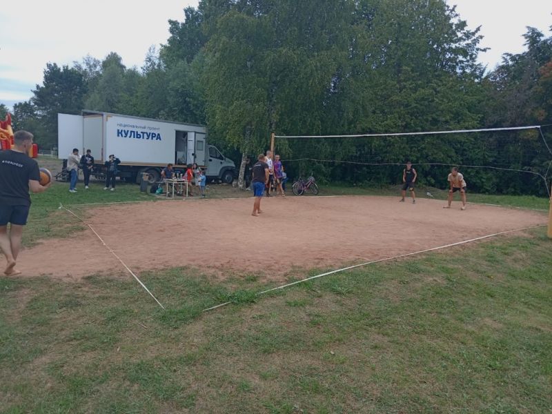 12 августа в п. Шимск в честь празднования дня посёлка состоялся турнир по пляжному волейболу