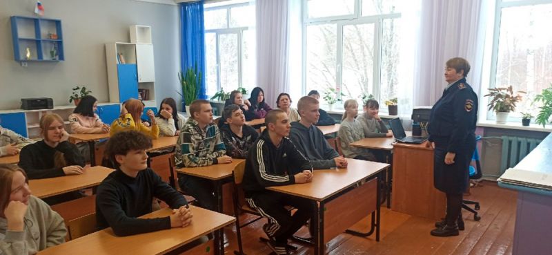 17 февраля на базе филиала МАОУ «Средняя школа п.Батецкий» сотрудник ПДН Савченко Е. В. провела профилактические беседы с учащимися